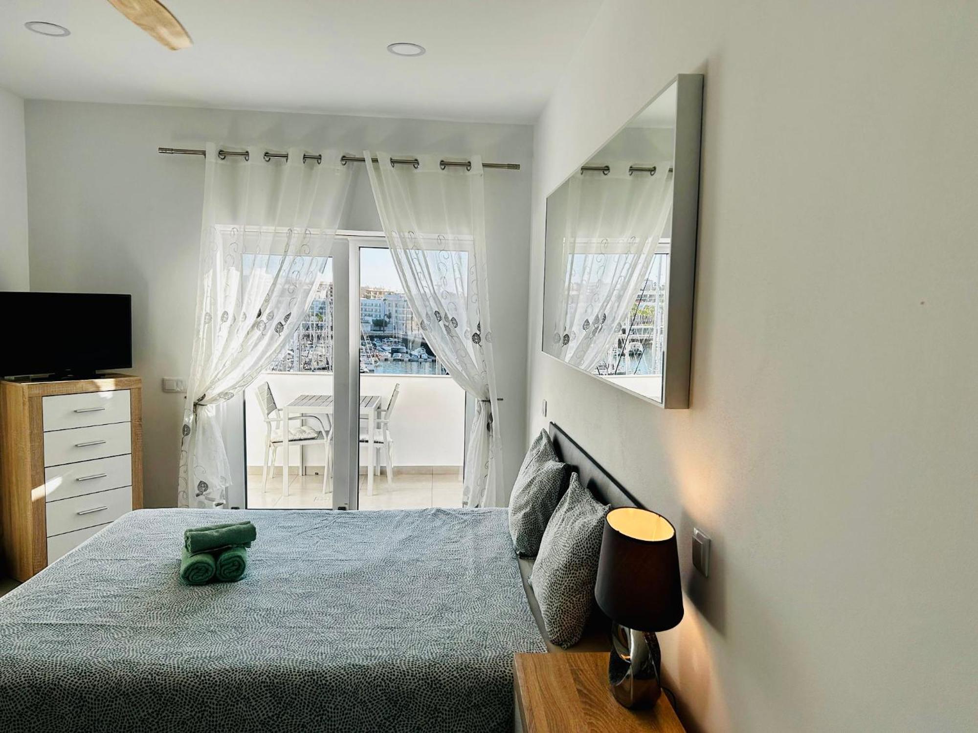 Central Lagos Apt With Marina Views Near Beaches Exteriér fotografie