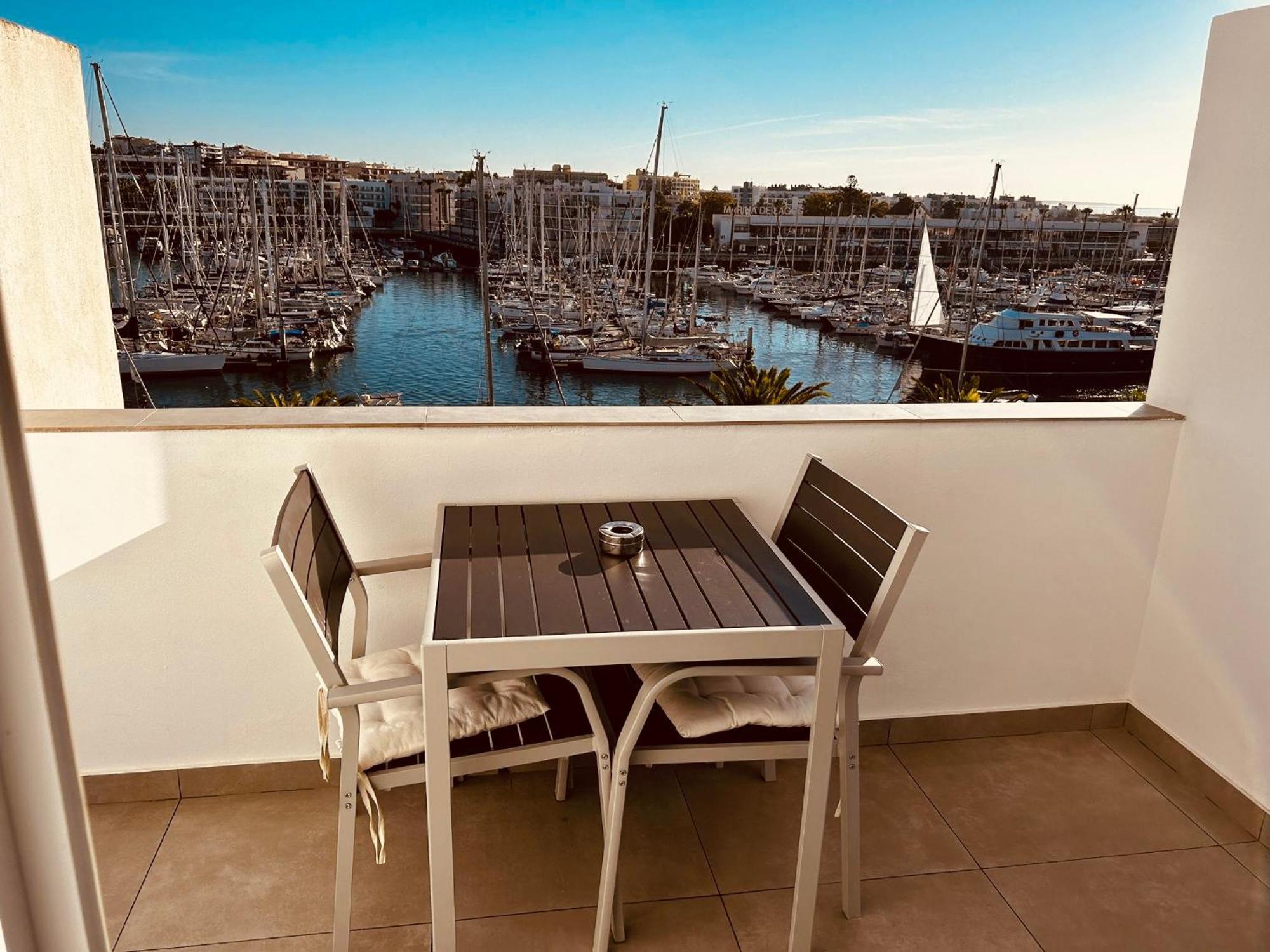 Central Lagos Apt With Marina Views Near Beaches Exteriér fotografie