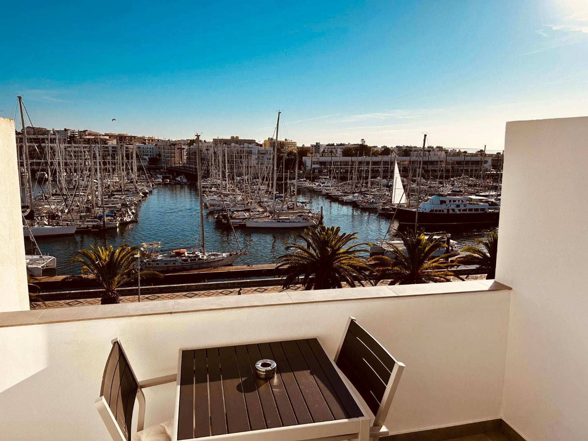Central Lagos Apt With Marina Views Near Beaches Exteriér fotografie
